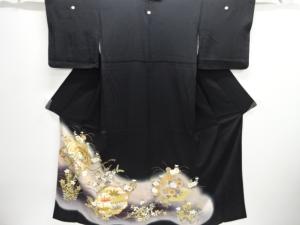 鏡裏に鳳凰模様刺繍留袖